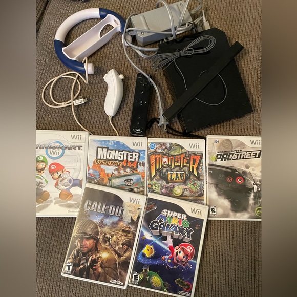 WII BUNDLE - Picture 1 of 1